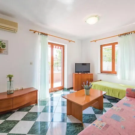Apartment 1 Bedroom Beautiful In *