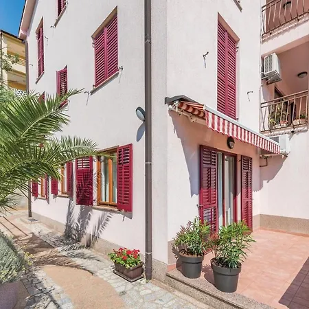 1 Bedroom Beautiful In *