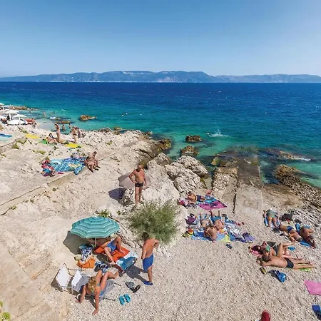 1 Bedroom Beautiful In Rabac