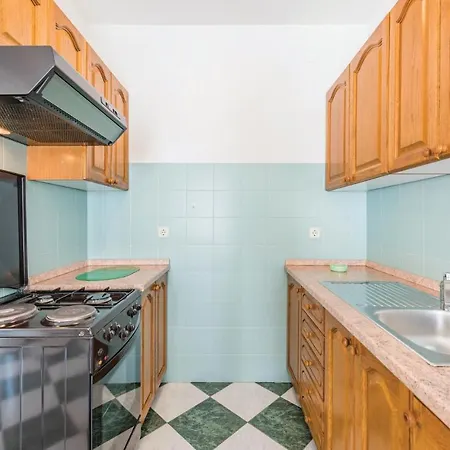 Apartment 1 Bedroom Beautiful In *